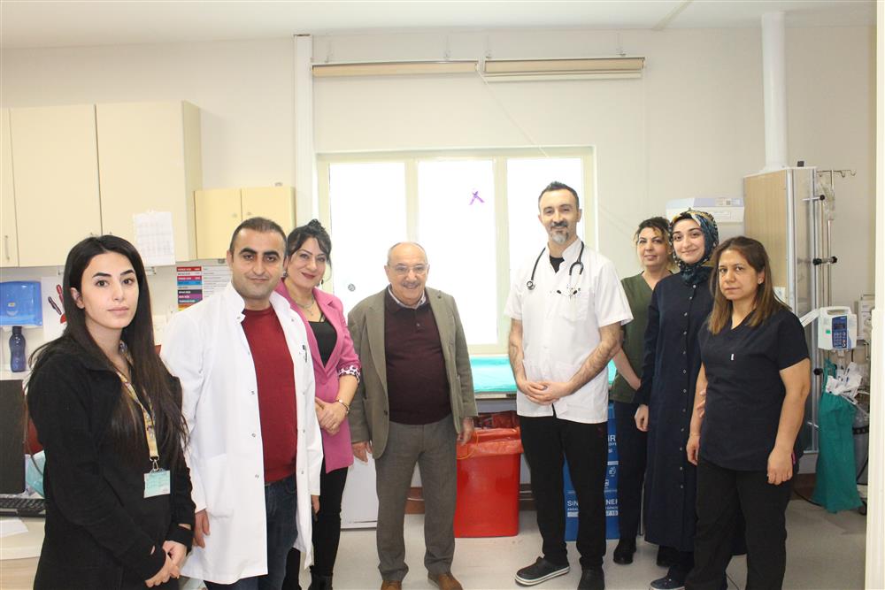 Prof. Dr. Selahattin VURAL ve hastane yönetimi hasta ve çalışanların yeni yılını kutladı